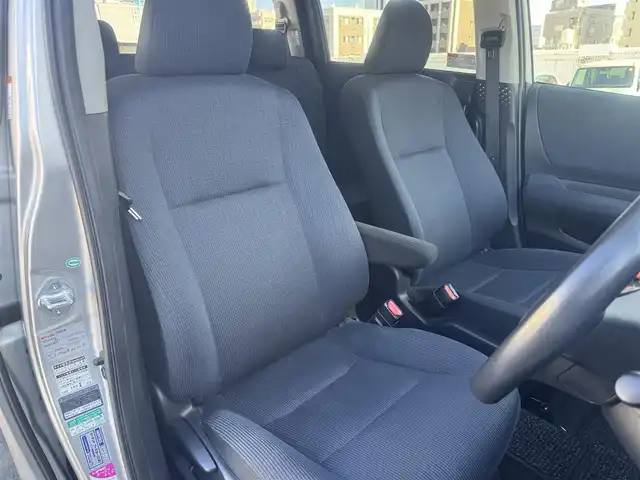 トヨタ シエンタ ハイブリッド G 広島県 2017(平29)年 4.2万km シルバーM ワンオーナー/純正ディーラーオプションナビ/・フルセグTV/・Bluetooth/セーフティーセンス/・プリクラッシュセーフティシステム/・レーンディパーチャーアラート/・オートマチックハイビーム/・先行車発信告知機能/ビルトインETC/185/60R15アルミホイール/両側パワースライドドア/スマートキー2個＆プッシュスタート