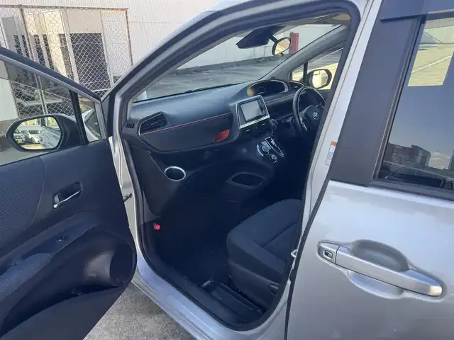 トヨタ シエンタ ハイブリッド G 広島県 2017(平29)年 4.2万km シルバーM ワンオーナー/純正ディーラーオプションナビ/・フルセグTV/・Bluetooth/セーフティーセンス/・プリクラッシュセーフティシステム/・レーンディパーチャーアラート/・オートマチックハイビーム/・先行車発信告知機能/ビルトインETC/185/60R15アルミホイール/両側パワースライドドア/スマートキー2個＆プッシュスタート