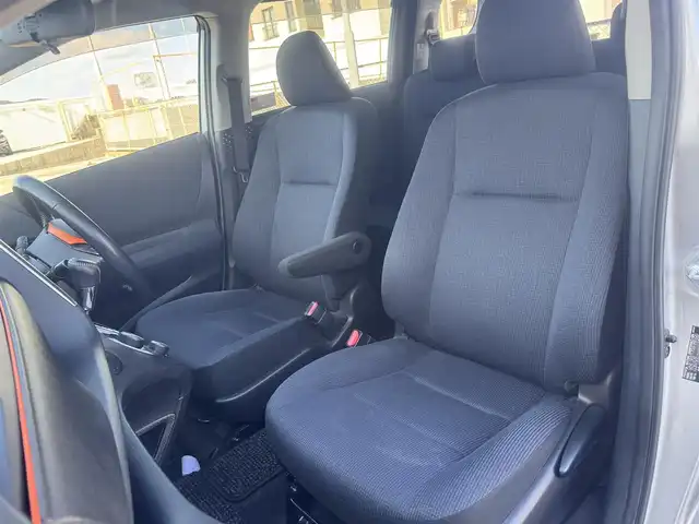 トヨタ シエンタ ハイブリッド G 広島県 2017(平29)年 4.2万km シルバーM ワンオーナー/純正ディーラーオプションナビ/・フルセグTV/・Bluetooth/セーフティーセンス/・プリクラッシュセーフティシステム/・レーンディパーチャーアラート/・オートマチックハイビーム/・先行車発信告知機能/ビルトインETC/185/60R15アルミホイール/両側パワースライドドア/スマートキー2個＆プッシュスタート