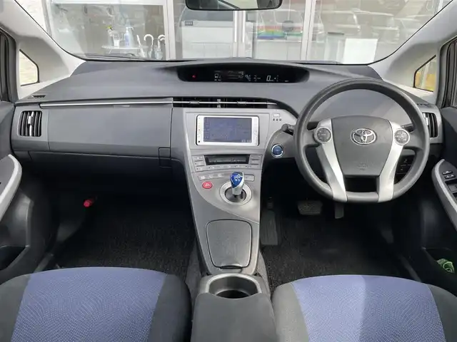 トヨタ プリウス S 静岡県 2012(平24)年 9.6万km ホワイトパールクリスタルシャイン (株)IDOMが運営する【じしゃロン焼津店】の自社ローン専用車両になります。こちらは現金またはオートローンご利用時の価格です。自社ローンご希望の方は別途その旨お申付け下さい　/純正メモリナビ/（ワンセグＴＶ/Ｂｌｕｅｔｏｏｔｈ接続/ＣＤ/ＤＶＤ/ミュージックサーバー）/バックカメラ/ＥＴＣ/ＨＩＤヘッドライト/オートライト/プッシュスタート＆スマートキー