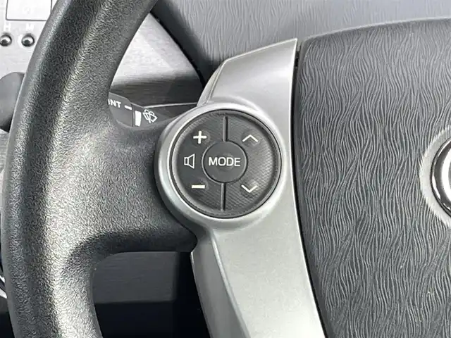 トヨタ プリウス S 静岡県 2012(平24)年 9.6万km ホワイトパールクリスタルシャイン (株)IDOMが運営する【じしゃロン焼津店】の自社ローン専用車両になります。こちらは現金またはオートローンご利用時の価格です。自社ローンご希望の方は別途その旨お申付け下さい　/純正メモリナビ/（ワンセグＴＶ/Ｂｌｕｅｔｏｏｔｈ接続/ＣＤ/ＤＶＤ/ミュージックサーバー）/バックカメラ/ＥＴＣ/ＨＩＤヘッドライト/オートライト/プッシュスタート＆スマートキー