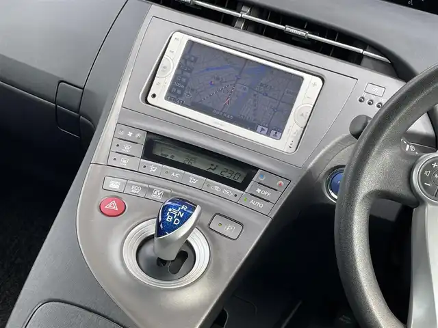 トヨタ プリウス S 静岡県 2012(平24)年 9.6万km ホワイトパールクリスタルシャイン (株)IDOMが運営する【じしゃロン焼津店】の自社ローン専用車両になります。こちらは現金またはオートローンご利用時の価格です。自社ローンご希望の方は別途その旨お申付け下さい　/純正メモリナビ/（ワンセグＴＶ/Ｂｌｕｅｔｏｏｔｈ接続/ＣＤ/ＤＶＤ/ミュージックサーバー）/バックカメラ/ＥＴＣ/ＨＩＤヘッドライト/オートライト/プッシュスタート＆スマートキー