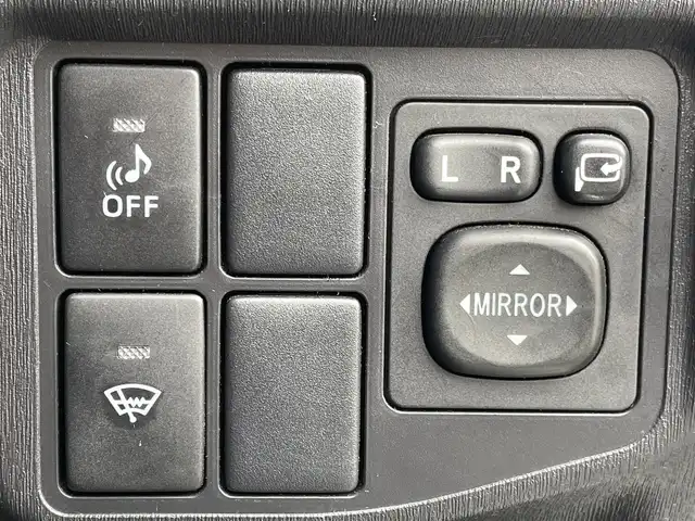 トヨタ プリウス S 静岡県 2012(平24)年 9.6万km ホワイトパールクリスタルシャイン (株)IDOMが運営する【じしゃロン焼津店】の自社ローン専用車両になります。こちらは現金またはオートローンご利用時の価格です。自社ローンご希望の方は別途その旨お申付け下さい　/純正メモリナビ/（ワンセグＴＶ/Ｂｌｕｅｔｏｏｔｈ接続/ＣＤ/ＤＶＤ/ミュージックサーバー）/バックカメラ/ＥＴＣ/ＨＩＤヘッドライト/オートライト/プッシュスタート＆スマートキー