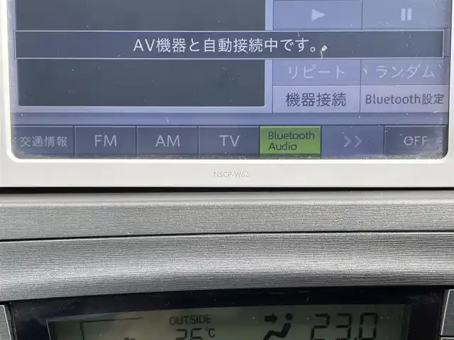 トヨタ プリウス S 静岡県 2012(平24)年 9.6万km ホワイトパールクリスタルシャイン (株)IDOMが運営する【じしゃロン焼津店】の自社ローン専用車両になります。こちらは現金またはオートローンご利用時の価格です。自社ローンご希望の方は別途その旨お申付け下さい　/純正メモリナビ/（ワンセグＴＶ/Ｂｌｕｅｔｏｏｔｈ接続/ＣＤ/ＤＶＤ/ミュージックサーバー）/バックカメラ/ＥＴＣ/ＨＩＤヘッドライト/オートライト/プッシュスタート＆スマートキー