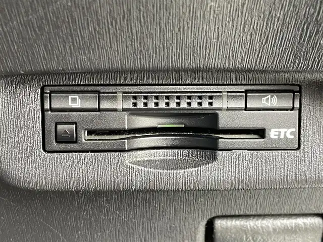 トヨタ プリウス S 静岡県 2012(平24)年 9.6万km ホワイトパールクリスタルシャイン (株)IDOMが運営する【じしゃロン焼津店】の自社ローン専用車両になります。こちらは現金またはオートローンご利用時の価格です。自社ローンご希望の方は別途その旨お申付け下さい　/純正メモリナビ/（ワンセグＴＶ/Ｂｌｕｅｔｏｏｔｈ接続/ＣＤ/ＤＶＤ/ミュージックサーバー）/バックカメラ/ＥＴＣ/ＨＩＤヘッドライト/オートライト/プッシュスタート＆スマートキー