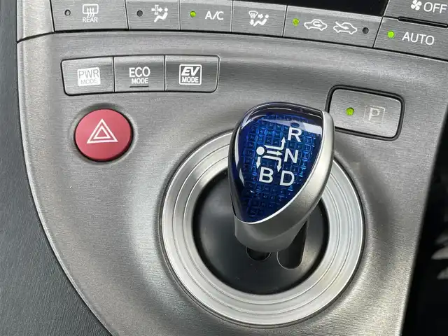 トヨタ プリウス S 静岡県 2012(平24)年 9.6万km ホワイトパールクリスタルシャイン (株)IDOMが運営する【じしゃロン焼津店】の自社ローン専用車両になります。こちらは現金またはオートローンご利用時の価格です。自社ローンご希望の方は別途その旨お申付け下さい　/純正メモリナビ/（ワンセグＴＶ/Ｂｌｕｅｔｏｏｔｈ接続/ＣＤ/ＤＶＤ/ミュージックサーバー）/バックカメラ/ＥＴＣ/ＨＩＤヘッドライト/オートライト/プッシュスタート＆スマートキー