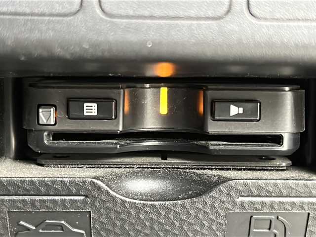 ダイハツ トール カスタムG SAⅡ 宮城県 2017(平29)年 5.2万km プラムブラウンクリスタルマイカ 禁煙車/フリップダウンモニター/スマートアシストIII/・衝突回避支援/・車線逸脱警報/・先行車発進お知らせ/両側パワースライドドア/クルーズコントロール/純正7インチナビ/地図SD無し/（BT.AM.FM.CD.DVD.SD）/アラウンドビューモニター/フルセグテレビ/ビルトインETC/革巻きステアリング/ステアリングスイッチ/プッシュスタート/スマートキー/ロールサンシェード/純正フロアマット/純正ドアバイザー/LEDヘッドライト/LEDフォグランプ/純正14インチアルミホイール/横滑り防止機能/アイドリングストップ/コーナーセンサー