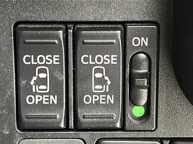 ダイハツ トール カスタムG SAⅡ 宮城県 2017(平29)年 5.2万km プラムブラウンクリスタルマイカ 禁煙車/フリップダウンモニター/スマートアシストIII/・衝突回避支援/・車線逸脱警報/・先行車発進お知らせ/両側パワースライドドア/クルーズコントロール/純正7インチナビ/地図SD無し/（BT.AM.FM.CD.DVD.SD）/アラウンドビューモニター/フルセグテレビ/ビルトインETC/革巻きステアリング/ステアリングスイッチ/プッシュスタート/スマートキー/ロールサンシェード/純正フロアマット/純正ドアバイザー/LEDヘッドライト/LEDフォグランプ/純正14インチアルミホイール/横滑り防止機能/アイドリングストップ/コーナーセンサー