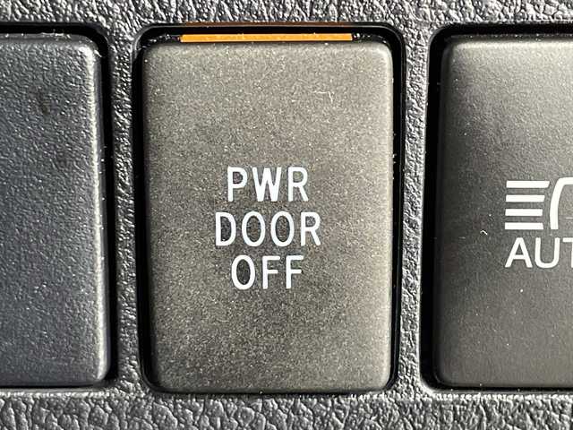 トヨタ アルファードハイブリット S 神奈川県 2020(令2)年 4万km スパークリングブラックパールクリスタルシャイン 4WD/純正ディスプレイオーディオ/コネクトナビ/CD DVD/Bluetooth　USB　Miracast/両側電動スライドドア/AC100Vコンセント/セーフティセンス/プリクラッシュセーフティ/レーントレーシングアシスト/レーンディパーチャーアラート/レーダークルーズコントロール/オートマチックハイビーム/ロードサインアシスト/パーキングサポートブレーキ/先行車発進お知らせ機能/前後ソナー/純正ビルトインETC/革巻きステアリング/2列目オットマン/社外ワイヤレス充電/EV/ECOモード/SOSコール/nanoe/社外前後ドライブレコーダー/電動パーキングブレーキ/オートブレーキオールド/プッシュスタート/スマートキー/2眼LEDヘッド/フォグランプ/オートライト/純正リアスポイラー/純正17インチアルミホイール/