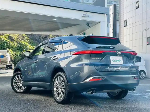 トヨタ ハリアー Z 神奈川県 2020(令2)年 3.7万km スレートグレーメタリック 純正メモリナビ（JLB）/・DTV/Bluetooth/全方位モニタ/JBLプレミアムサウンド/前後ドライブレコーダー/ヘッドアップディスプレイ/Toyota Safety Sense/・プリクラッシュセーフティ/・レーントレーシングアシスト/・レーダークルーズコントロール/・先行車発進告知機能/・ブラインドスポットモニター/・クリアランスソナー/イモビライザー/ビークルスタビリティアシスト/コーナーセンサー/アダプティブハイビームシステム/パワーバックドア/ハーフレザーシート/D席パワーシート/純正フロアマット/純正19インチアルミホイール/純正LEDヘッドライト/フォグランプ/ビルトインETC2.0/センターコンソール/革巻きステアリング/プッシュEgスタート/ストップ/スマートキー×1/取扱説明書