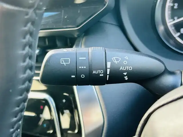 トヨタ ハリアー Z 神奈川県 2020(令2)年 3.7万km スレートグレーメタリック 純正メモリナビ（JLB）/・DTV/Bluetooth/全方位モニタ/JBLプレミアムサウンド/前後ドライブレコーダー/ヘッドアップディスプレイ/Toyota Safety Sense/・プリクラッシュセーフティ/・レーントレーシングアシスト/・レーダークルーズコントロール/・先行車発進告知機能/・ブラインドスポットモニター/・クリアランスソナー/イモビライザー/ビークルスタビリティアシスト/コーナーセンサー/アダプティブハイビームシステム/パワーバックドア/ハーフレザーシート/D席パワーシート/純正フロアマット/純正19インチアルミホイール/純正LEDヘッドライト/フォグランプ/ビルトインETC2.0/センターコンソール/革巻きステアリング/プッシュEgスタート/ストップ/スマートキー×1/取扱説明書