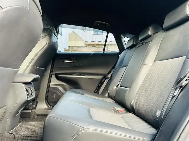 トヨタ ハリアー Z 神奈川県 2020(令2)年 3.7万km スレートグレーメタリック 純正メモリナビ（JLB）/・DTV/Bluetooth/全方位モニタ/JBLプレミアムサウンド/前後ドライブレコーダー/ヘッドアップディスプレイ/Toyota Safety Sense/・プリクラッシュセーフティ/・レーントレーシングアシスト/・レーダークルーズコントロール/・先行車発進告知機能/・ブラインドスポットモニター/・クリアランスソナー/イモビライザー/ビークルスタビリティアシスト/コーナーセンサー/アダプティブハイビームシステム/パワーバックドア/ハーフレザーシート/D席パワーシート/純正フロアマット/純正19インチアルミホイール/純正LEDヘッドライト/フォグランプ/ビルトインETC2.0/センターコンソール/革巻きステアリング/プッシュEgスタート/ストップ/スマートキー×1/取扱説明書