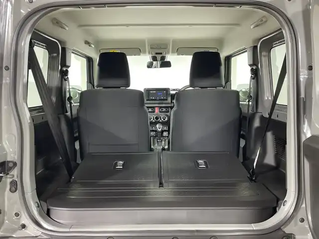 スズキ ジムニー XC 神奈川県 2024(令6)年 0.1万km未満 ミディアムグレー ４WD/ターボ/背面タイヤ/純正ディスプレイオーディオ【パイオニア】/AM FM CD DVD　Bluetooth　USB　ipod　AV AUX/セーフティサポ＾と/クルーズコントロール/デュアルセンサーブレーキサポート/誤発進抑制機能/ふらつき警報機能/先行車発進お知らせ機能/標識認識機能/ハイビームアシスト/アイドリングストップ/革巻きステアリング/前席シートヒーター/撥水加工ファブリックシート/プッシュスタート/スマートキー/純正16インチアルミホイール/LEDヘッドランプ/オートライト/フロントフォグランプ/電格ウインカーミラー/取説　保証書