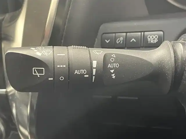トヨタ アルファード SC 滋賀県 2018(平30)年 17.4万km ホワイトパールクリスタルシャイン 禁煙車/純正10インチナビ/(フルセグTV/Bluetooth/CD/DVD/SD)/純正フリップダウンモニター/サンルーフ/両側パワースライドドア/レーダークルーズコントロール/クリアランスソナー/レーントレーシングアシスト/シートメモリー機能付き/電動リアゲート/ウッドコンビステアリング/社外１８インチスタッドレス/ステアリングリモコン/ハンドルヒーター/シートヒーター(D/N)/シートベンチレーション(D/N)/オートライト/オートハイビーム/ビルトインETC/アイドリングストップ/前方ドラレコ/デジタルインナーミラー/ワイヤレス充電/１００V電源/プッシュスタート/ドアバイザー/オートリトラミラー/スマートキー