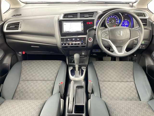 ホンダ フィット 13G Fパッケージ 道央・札幌 2015(平27)年 2.8万km ティンテッドシルバーM ・4WD/・ワンオーナー/・純正ナビ＆TV&CD&DVD&BT&SD/・バックカメラ/・衝突軽減ブレーキ/・純正ドライブレコーダー/・純正エンジンスターター/・鉄チン付きサマータイヤ積込/・フロントワイパーデアイサー/・ビルトインETC/・スマートキー/・スペアキー/・アイドリングストップ/・横滑り防止