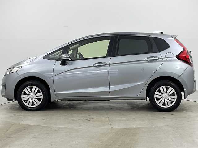 ホンダ フィット 13G Fパッケージ 道央・札幌 2015(平27)年 2.8万km ティンテッドシルバーM ・4WD/・ワンオーナー/・純正ナビ＆TV&CD&DVD&BT&SD/・バックカメラ/・衝突軽減ブレーキ/・純正ドライブレコーダー/・純正エンジンスターター/・鉄チン付きサマータイヤ積込/・フロントワイパーデアイサー/・ビルトインETC/・スマートキー/・スペアキー/・アイドリングストップ/・横滑り防止