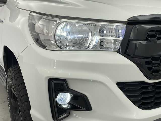 トヨタ ハイラックス X 群馬県 2019(平31)年 7.6万km スーパーホワイトⅡ ＪＡＯＳ車高調　ＪＡＯＳマフラー　三つ折りソフトトノカバー　ヒッチメンバー　社外１６インチアルミホイール　ナビ　バックカメラ　前後ドラレコ　ＥＴＣ　ステアリングスイッチ　ＬＥＤライト　フォグ　禁煙車