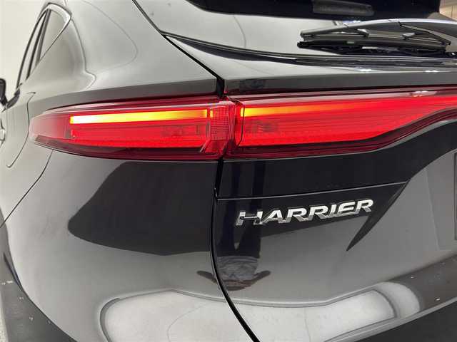 トヨタ ハリアー G 愛媛県 2022(令4)年 1.7万km プレシャスブラックパール ・８型ディスプレイオーディオ（ＢＴ・ＦＭ・ＡＭ・ＡＵＸ・ＵＳＢ）/・バックカメラ　/・ＥＴＣ　/・前後ドラレコ　/・デジタルインナーミラー　/・レーダークルーズコントロール　/・オートマチックハイビーム　/・Ｄ席パワーシート/・衝突軽減ブレーキ/・モデリスタフルエアロ/・パワーバックドア/・レーンキープアシスト