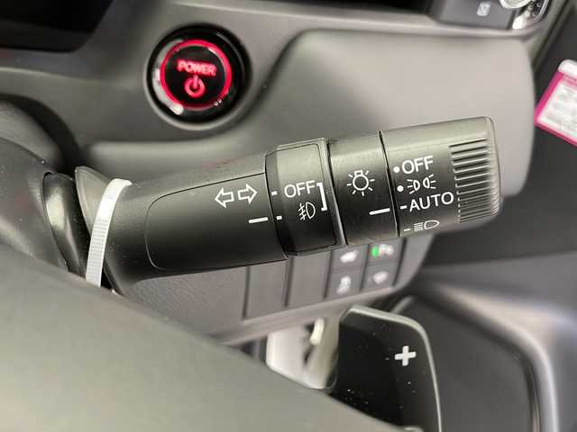 ホンダ ヴェゼル ハイブリッド e:HEV Z 長野県 2024(令6)年 2.2万km プラチナホワイトパール 4WD/純正ナビ/寒冷地仕様/ホンダセンシング/全方位カメラ/バックカメラ/追従型クルーズコントロール/ドライブレコーダー/フルセグTV/Bluetooth/USB/ビルトインETC2.0/AppleCarPlay/AndroidAuto/シートヒーター（運転席、助手席）/オートライト/LEDヘッドライト/オートマチックハイビーム/ステアリングスイッチ/ステアリングヒーター/電動リアゲート/パドルシフト/ワイパーデアイサー/置くだけ充電/純正フロアマット/純正アルミホイール/電動格納ミラー/ドアバイザー