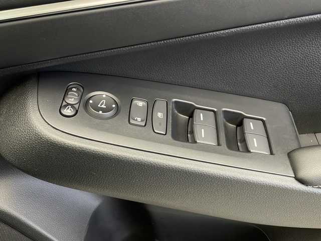 ホンダ ヴェゼル ハイブリッド e:HEV Z 長野県 2024(令6)年 2.2万km プラチナホワイトパール 4WD/純正ナビ/寒冷地仕様/ホンダセンシング/全方位カメラ/バックカメラ/追従型クルーズコントロール/ドライブレコーダー/フルセグTV/Bluetooth/USB/ビルトインETC2.0/AppleCarPlay/AndroidAuto/シートヒーター（運転席、助手席）/オートライト/LEDヘッドライト/オートマチックハイビーム/ステアリングスイッチ/ステアリングヒーター/電動リアゲート/パドルシフト/ワイパーデアイサー/置くだけ充電/純正フロアマット/純正アルミホイール/電動格納ミラー/ドアバイザー