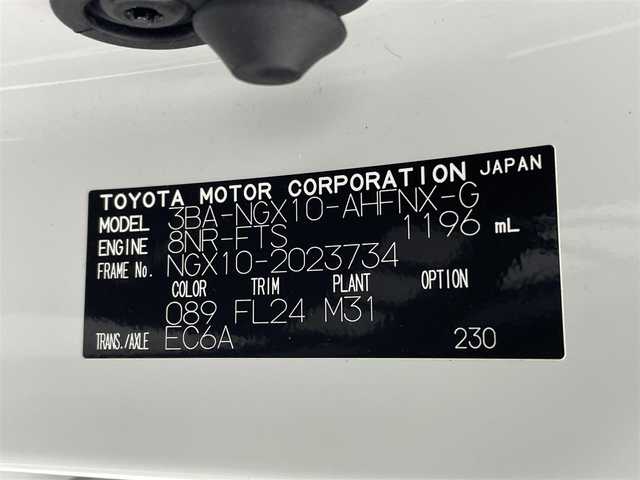 トヨタ Ｃ－ＨＲ S－T GRスポーツ 熊本県 2023(令5)年 1.5万km プラチナホワイトパールマイカ ワンオーナー　/全周囲カメラ　/純正ディスプレイオーディオ　/ビルトインＥＴＣ　/レーダークルーズコントロール　/トヨタセーフティーセンス/・プリクラッシュセーフティ/・レーンキープアシスト/・先行車発進お知らせ機能/・レーダークルーズコントロール/・ふらつき警報機能/・ブラインドスポットモニター/・オートハイビーム/・衝突軽減ブレーキ/前席シートヒーター/ハーフレザーシート/オートブレーキホールド/純正フロアマット/純正19インチAW/オートライト/LEDヘッドライト/フォグライト/スマートキー/プッシュスタート/スペアキー1本/保証書/取扱説明書