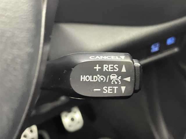 トヨタ Ｃ－ＨＲ S－T GRスポーツ 熊本県 2023(令5)年 1.5万km プラチナホワイトパールマイカ ワンオーナー　/全周囲カメラ　/純正ディスプレイオーディオ　/ビルトインＥＴＣ　/レーダークルーズコントロール　/トヨタセーフティーセンス/・プリクラッシュセーフティ/・レーンキープアシスト/・先行車発進お知らせ機能/・レーダークルーズコントロール/・ふらつき警報機能/・ブラインドスポットモニター/・オートハイビーム/・衝突軽減ブレーキ/前席シートヒーター/ハーフレザーシート/オートブレーキホールド/純正フロアマット/純正19インチAW/オートライト/LEDヘッドライト/フォグライト/スマートキー/プッシュスタート/スペアキー1本/保証書/取扱説明書