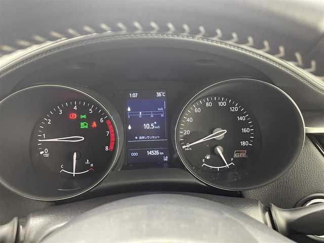 トヨタ Ｃ－ＨＲ S－T GRスポーツ 熊本県 2023(令5)年 1.5万km プラチナホワイトパールマイカ ワンオーナー　/全周囲カメラ　/純正ディスプレイオーディオ　/ビルトインＥＴＣ　/レーダークルーズコントロール　/トヨタセーフティーセンス/・プリクラッシュセーフティ/・レーンキープアシスト/・先行車発進お知らせ機能/・レーダークルーズコントロール/・ふらつき警報機能/・ブラインドスポットモニター/・オートハイビーム/・衝突軽減ブレーキ/前席シートヒーター/ハーフレザーシート/オートブレーキホールド/純正フロアマット/純正19インチAW/オートライト/LEDヘッドライト/フォグライト/スマートキー/プッシュスタート/スペアキー1本/保証書/取扱説明書