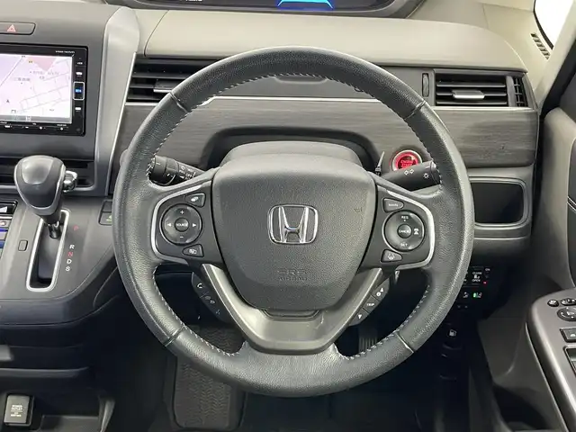 ホンダ フリード G ホンダセンシング 埼玉県 2018(平30)年 4.6万km プレミアムスパークルブラックパール 純正ナビ　バックカメラ　ビルトインＥＴＣ　前後ドライブレコーダー　ホンダセンシング　アダクティブクルーズコントロール　純正アルミホイール　両側パワスラ　オートライト　ＬＥＤヘッドライト　地デジフルセグ