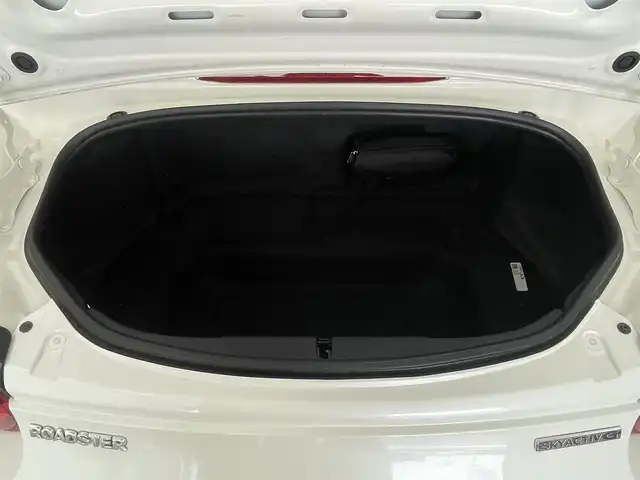 マツダ ロードスター シルバー トップ 埼玉県 2020(令2)年 4.5万km スノーフレイクホワイトパールマイカ 純正ナビ　バックカメラ　ＢＳＭ　黒レザーシート　ビルトインＥＴＣ　セーフティパッケージ　シートヒーター　クルーズコントロール　純正アルミホイール　オートライト　ＬＥＤヘッドライト　地デジフルセグ
