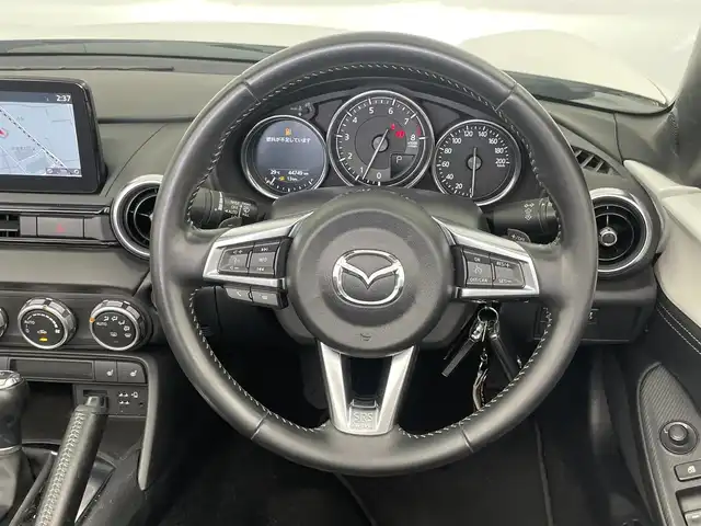 マツダ ロードスター シルバー トップ 埼玉県 2020(令2)年 4.5万km スノーフレイクホワイトパールマイカ 純正ナビ　バックカメラ　ＢＳＭ　黒レザーシート　ビルトインＥＴＣ　セーフティパッケージ　シートヒーター　クルーズコントロール　純正アルミホイール　オートライト　ＬＥＤヘッドライト　地デジフルセグ