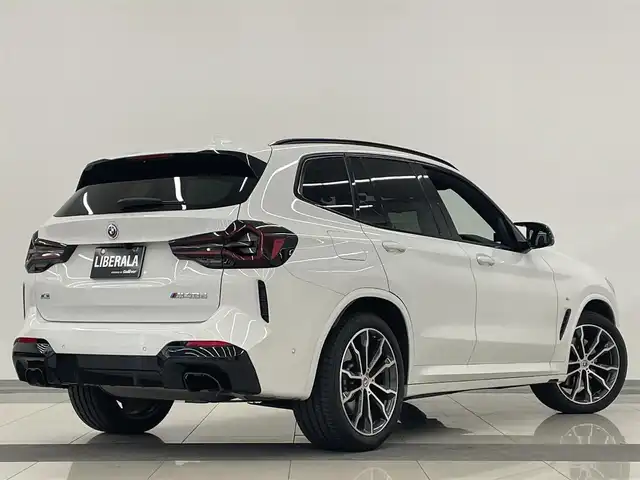ＢＭＷ Ｘ３ M40d 岡山県 2022(令4)年 3.2万km アルピンホワイトⅢ セレクトパッケージ/・パノラマガラスサンルーフ/・harman/kardonサラウンドサウンドシステム/・シートヒーター（ALL）/・ヘッドアップディスプレイ/・ジェスチャーコントロール/・サンプロテクションガラス/・リアサイドウインドローラーブラインド/・HUD/ACC/本革シート（ブラウン）/ステアリングヒーター/全周囲カメラ/iDrive7/アップルカープレイ/フルセグTV/ドラレコ/ヒルディセントコントロール/SOSコール/正面衝突警告/側面衝突警告/車線逸脱警告/車線変更警告/ブラックキドニーグリル/Mスポーツキャリパー（RED）