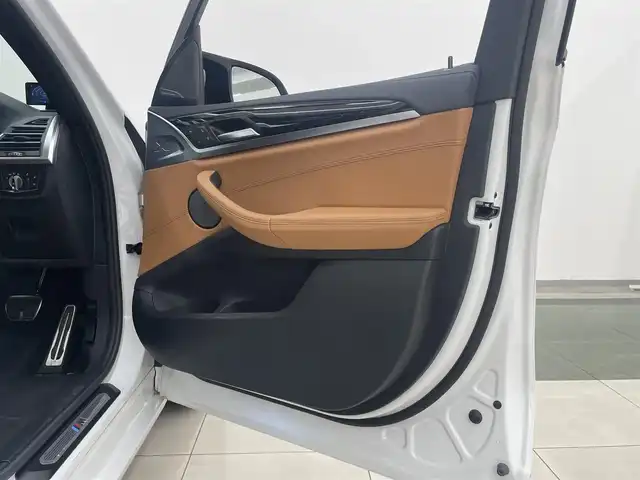 ＢＭＷ Ｘ３ M40d 岡山県 2022(令4)年 3.2万km アルピンホワイトⅢ セレクトパッケージ/・パノラマガラスサンルーフ/・harman/kardonサラウンドサウンドシステム/・シートヒーター（ALL）/・ヘッドアップディスプレイ/・ジェスチャーコントロール/・サンプロテクションガラス/・リアサイドウインドローラーブラインド/・HUD/ACC/本革シート（ブラウン）/ステアリングヒーター/全周囲カメラ/iDrive7/アップルカープレイ/フルセグTV/ドラレコ/ヒルディセントコントロール/SOSコール/正面衝突警告/側面衝突警告/車線逸脱警告/車線変更警告/ブラックキドニーグリル/Mスポーツキャリパー（RED）