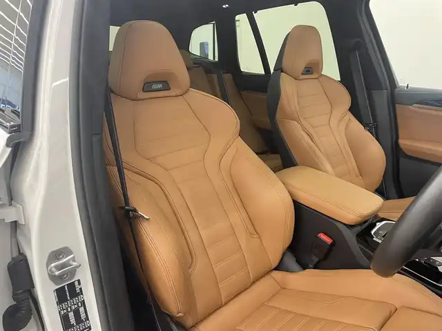 ＢＭＷ Ｘ３ M40d 岡山県 2022(令4)年 3.2万km アルピンホワイトⅢ セレクトパッケージ/・パノラマガラスサンルーフ/・harman/kardonサラウンドサウンドシステム/・シートヒーター（ALL）/・ヘッドアップディスプレイ/・ジェスチャーコントロール/・サンプロテクションガラス/・リアサイドウインドローラーブラインド/・HUD/ACC/本革シート（ブラウン）/ステアリングヒーター/全周囲カメラ/iDrive7/アップルカープレイ/フルセグTV/ドラレコ/ヒルディセントコントロール/SOSコール/正面衝突警告/側面衝突警告/車線逸脱警告/車線変更警告/ブラックキドニーグリル/Mスポーツキャリパー（RED）
