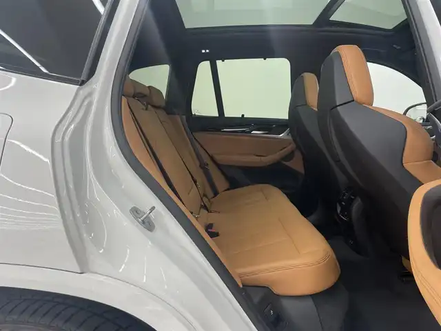 ＢＭＷ Ｘ３ M40d 岡山県 2022(令4)年 3.2万km アルピンホワイトⅢ セレクトパッケージ/・パノラマガラスサンルーフ/・harman/kardonサラウンドサウンドシステム/・シートヒーター（ALL）/・ヘッドアップディスプレイ/・ジェスチャーコントロール/・サンプロテクションガラス/・リアサイドウインドローラーブラインド/・HUD/ACC/本革シート（ブラウン）/ステアリングヒーター/全周囲カメラ/iDrive7/アップルカープレイ/フルセグTV/ドラレコ/ヒルディセントコントロール/SOSコール/正面衝突警告/側面衝突警告/車線逸脱警告/車線変更警告/ブラックキドニーグリル/Mスポーツキャリパー（RED）