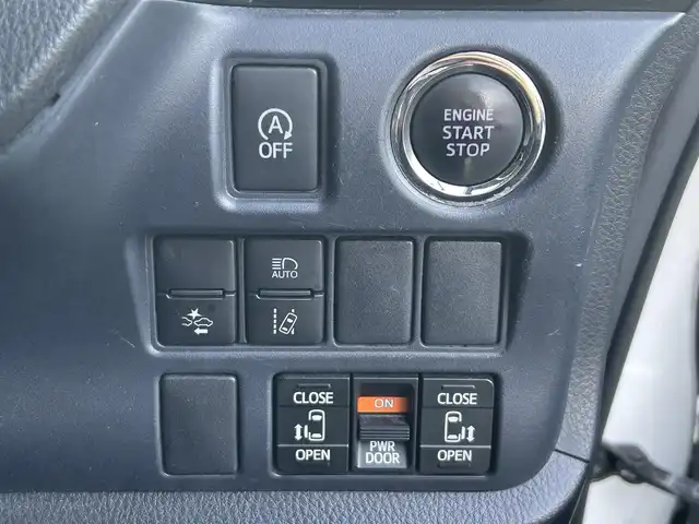 トヨタ ヴォクシー ZS 煌Ⅱ 福岡県 2016(平28)年 8.5万km ホワイトパールクリスタルシャイン ワンオーナー/衝突軽減ブレーキ/レーンキープアシスト/フリップダウンモニター/両側パワースライドドア/社外メモリナビ/フルセグTV/Bluetooth/バックカメラ/LEDライト/オートハイビーム/ドライブレコーダー/ETC/取扱説明書/保証書/スペアキー×1