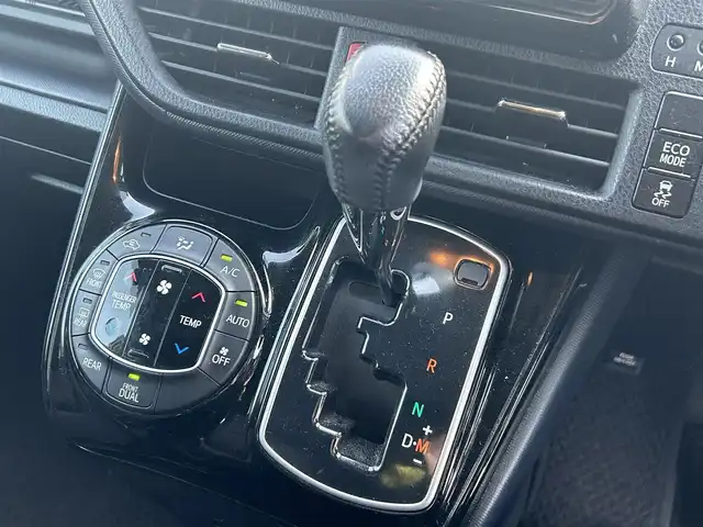 トヨタ ヴォクシー ZS 煌Ⅱ 福岡県 2016(平28)年 8.5万km ホワイトパールクリスタルシャイン ワンオーナー/衝突軽減ブレーキ/レーンキープアシスト/フリップダウンモニター/両側パワースライドドア/社外メモリナビ/フルセグTV/Bluetooth/バックカメラ/LEDライト/オートハイビーム/ドライブレコーダー/ETC/取扱説明書/保証書/スペアキー×1