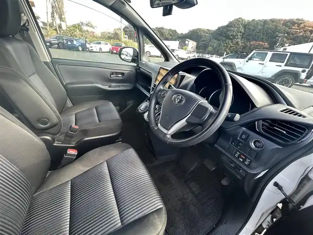 トヨタ ヴォクシー ZS 煌Ⅱ 福岡県 2016(平28)年 8.5万km ホワイトパールクリスタルシャイン ワンオーナー/衝突軽減ブレーキ/レーンキープアシスト/フリップダウンモニター/両側パワースライドドア/社外メモリナビ/フルセグTV/Bluetooth/バックカメラ/LEDライト/オートハイビーム/ドライブレコーダー/ETC/取扱説明書/保証書/スペアキー×1