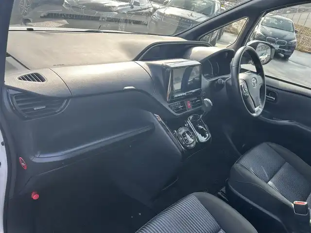 トヨタ ヴォクシー ZS 煌Ⅱ 福岡県 2016(平28)年 8.5万km ホワイトパールクリスタルシャイン ワンオーナー/衝突軽減ブレーキ/レーンキープアシスト/フリップダウンモニター/両側パワースライドドア/社外メモリナビ/フルセグTV/Bluetooth/バックカメラ/LEDライト/オートハイビーム/ドライブレコーダー/ETC/取扱説明書/保証書/スペアキー×1