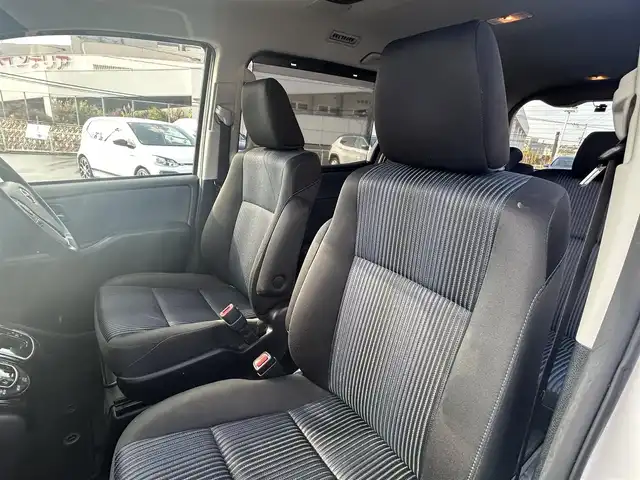 トヨタ ヴォクシー ZS 煌Ⅱ 福岡県 2016(平28)年 8.5万km ホワイトパールクリスタルシャイン ワンオーナー/衝突軽減ブレーキ/レーンキープアシスト/フリップダウンモニター/両側パワースライドドア/社外メモリナビ/フルセグTV/Bluetooth/バックカメラ/LEDライト/オートハイビーム/ドライブレコーダー/ETC/取扱説明書/保証書/スペアキー×1