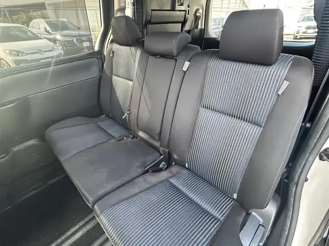 トヨタ ヴォクシー ZS 煌Ⅱ 福岡県 2016(平28)年 8.5万km ホワイトパールクリスタルシャイン ワンオーナー/衝突軽減ブレーキ/レーンキープアシスト/フリップダウンモニター/両側パワースライドドア/社外メモリナビ/フルセグTV/Bluetooth/バックカメラ/LEDライト/オートハイビーム/ドライブレコーダー/ETC/取扱説明書/保証書/スペアキー×1