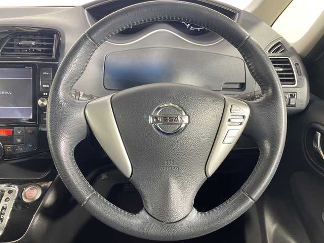 日産 セレナ HWS S HV Vセレ +Sefty Aセーフ 神奈川県 2015(平27)年 8.5万km ブリリアントホワイトパール 純正8インチディーラーオプションナビ【MM514D-2】/アラウンドビューモニター/両側パワースライドドア/エマージェンシーブレーキ/クルーズコントロール/ビルトインETC/前後ドライブレコーダー/純正フロアマット/プッシュスタート/スマートキー/LEDヘッドライト/オートライト/ドアバイザー/電動格納ミラー/車線逸脱警報/踏み間違い衝突防止アシスト/ふらつき警報