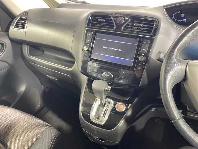 日産 セレナ HWS S HV Vセレ +Sefty Aセーフ 神奈川県 2015(平27)年 8.5万km ブリリアントホワイトパール 純正8インチディーラーオプションナビ【MM514D-2】/アラウンドビューモニター/両側パワースライドドア/エマージェンシーブレーキ/クルーズコントロール/ビルトインETC/前後ドライブレコーダー/純正フロアマット/プッシュスタート/スマートキー/LEDヘッドライト/オートライト/ドアバイザー/電動格納ミラー/車線逸脱警報/踏み間違い衝突防止アシスト/ふらつき警報