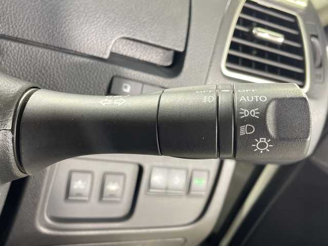 日産 セレナ HWS S HV Vセレ +Sefty Aセーフ 神奈川県 2015(平27)年 8.5万km ブリリアントホワイトパール 純正8インチディーラーオプションナビ【MM514D-2】/アラウンドビューモニター/両側パワースライドドア/エマージェンシーブレーキ/クルーズコントロール/ビルトインETC/前後ドライブレコーダー/純正フロアマット/プッシュスタート/スマートキー/LEDヘッドライト/オートライト/ドアバイザー/電動格納ミラー/車線逸脱警報/踏み間違い衝突防止アシスト/ふらつき警報