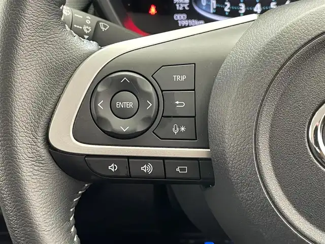 トヨタ ライズ Z 愛知県 2023(令5)年 2万km ファイアークォーツレッドM 純正９型ナビ　全方位カメラ　シートヒーター　ＨＤＭＩ　前後ドラレコ　ＥＴＣ　スマアシ　衝突軽減　追従クルコン　コーナーセンサー　電動パーキング　ＬＥＤオートライト　フルセグＴＶ　ＵＳＢ　フォグ　純正フロアマット　ドアバイザー　禁煙車