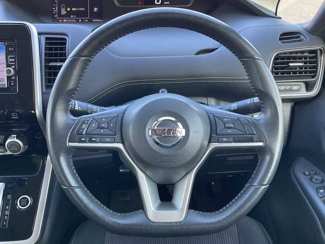 日産 セレナ ハイウェイスター 道央・札幌 2017(平29)年 14.8万km ブリリアントホワイトパール ４WD/純正SDナビ/AM/FM/BT/SD/CD/AUX/フルセグ/衝突被害軽減ブレーキ/横滑り防止装置/クルーズコントロール/パーキングアシスト/クリアランスソナー/バックカメラ/サイドカメラ/フロントカメラ/全方位カメラ/アラウンドビューモニター/ビルトインETC/アイドリングストップ/ECOMODE/両側パワースライドドア/革巻きステアリング/ステアリングリモコン/プッシュスタート/スマートキー/キセノンヘッドライト/オートライト/ヘッドライトレベライザー/電動格納ミラー/ウィンカーミラー/純正フロアマット/ドアバイザー/スペアキー