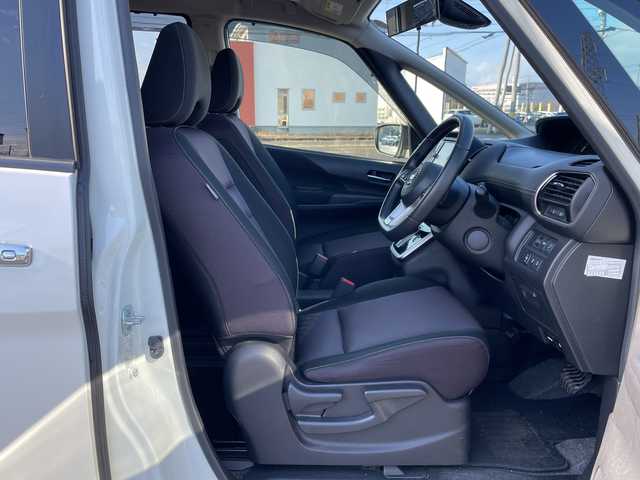 日産 セレナ ハイウェイスター 道央・札幌 2017(平29)年 14.8万km ブリリアントホワイトパール ４WD/純正SDナビ/AM/FM/BT/SD/CD/AUX/フルセグ/衝突被害軽減ブレーキ/横滑り防止装置/クルーズコントロール/パーキングアシスト/クリアランスソナー/バックカメラ/サイドカメラ/フロントカメラ/全方位カメラ/アラウンドビューモニター/ビルトインETC/アイドリングストップ/ECOMODE/両側パワースライドドア/革巻きステアリング/ステアリングリモコン/プッシュスタート/スマートキー/キセノンヘッドライト/オートライト/ヘッドライトレベライザー/電動格納ミラー/ウィンカーミラー/純正フロアマット/ドアバイザー/スペアキー