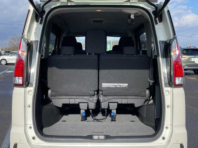 日産 セレナ ハイウェイスター 道央・札幌 2017(平29)年 14.8万km ブリリアントホワイトパール ４WD/純正SDナビ/AM/FM/BT/SD/CD/AUX/フルセグ/衝突被害軽減ブレーキ/横滑り防止装置/クルーズコントロール/パーキングアシスト/クリアランスソナー/バックカメラ/サイドカメラ/フロントカメラ/全方位カメラ/アラウンドビューモニター/ビルトインETC/アイドリングストップ/ECOMODE/両側パワースライドドア/革巻きステアリング/ステアリングリモコン/プッシュスタート/スマートキー/キセノンヘッドライト/オートライト/ヘッドライトレベライザー/電動格納ミラー/ウィンカーミラー/純正フロアマット/ドアバイザー/スペアキー