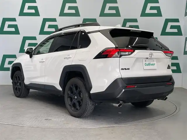 トヨタ ＲＡＶ４ アドベンチャー オフロードPKG 鹿児島県 2022(令4)年 1.6万km スーパーホワイトⅡ 純正ナビ機能付きディスプレイオーディオ/(AppleCarPlay/AndroidAuto/Bluetooth)/全方位カメラ　/トヨタセーフティセンス　/　・プリクラッシュセーフティ/　・レーントレーシングアシスト/　・レーダークルーズコントロール/　・オートマチックハイビーム/　・ロードサインアシスト/電動リアゲート　/前後ドライブレコーダー/ETC2.0/前後コーナーセンサー　/デジタルインナーミラー　/純正アルミホイール　/シートヒーター/シートベンチレーション/パワーシート/ステアリングヒーター/純正フロアマット/４WD