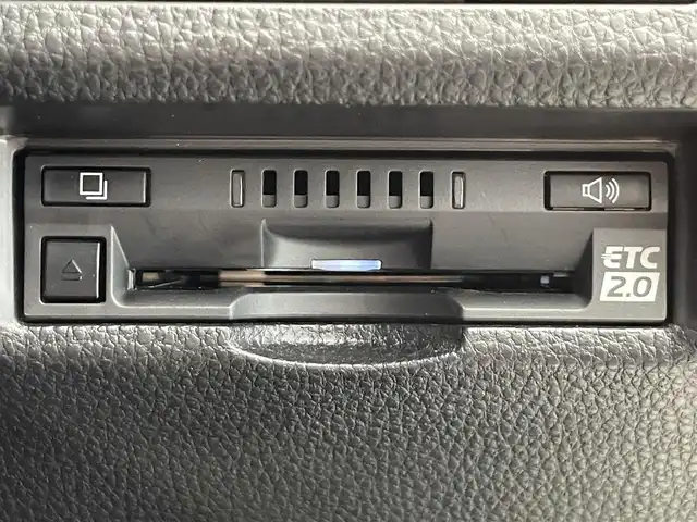 トヨタ ＲＡＶ４ アドベンチャー オフロードPKG 鹿児島県 2022(令4)年 1.6万km スーパーホワイトⅡ 純正ナビ機能付きディスプレイオーディオ/(AppleCarPlay/AndroidAuto/Bluetooth)/全方位カメラ　/トヨタセーフティセンス　/　・プリクラッシュセーフティ/　・レーントレーシングアシスト/　・レーダークルーズコントロール/　・オートマチックハイビーム/　・ロードサインアシスト/電動リアゲート　/前後ドライブレコーダー/ETC2.0/前後コーナーセンサー　/デジタルインナーミラー　/純正アルミホイール　/シートヒーター/シートベンチレーション/パワーシート/ステアリングヒーター/純正フロアマット/４WD