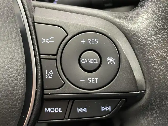 トヨタ ＲＡＶ４ アドベンチャー オフロードPKG 鹿児島県 2022(令4)年 1.6万km スーパーホワイトⅡ 純正ナビ機能付きディスプレイオーディオ/(AppleCarPlay/AndroidAuto/Bluetooth)/全方位カメラ　/トヨタセーフティセンス　/　・プリクラッシュセーフティ/　・レーントレーシングアシスト/　・レーダークルーズコントロール/　・オートマチックハイビーム/　・ロードサインアシスト/電動リアゲート　/前後ドライブレコーダー/ETC2.0/前後コーナーセンサー　/デジタルインナーミラー　/純正アルミホイール　/シートヒーター/シートベンチレーション/パワーシート/ステアリングヒーター/純正フロアマット/４WD